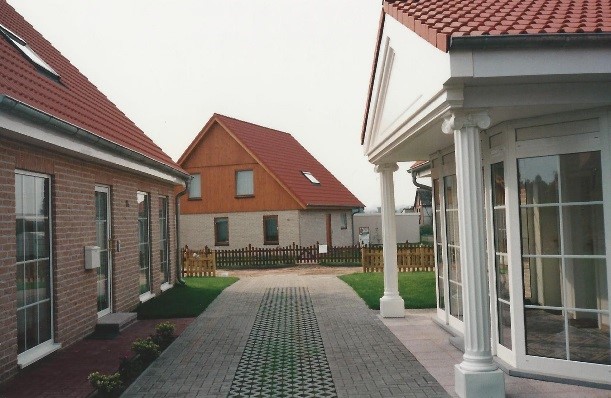 Drie huizen gebouwd door ons bouwbedrijf in Duitsland.