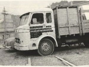 Eerste vrachtwagen van het bouwbedrijf Quackels Woningbouw